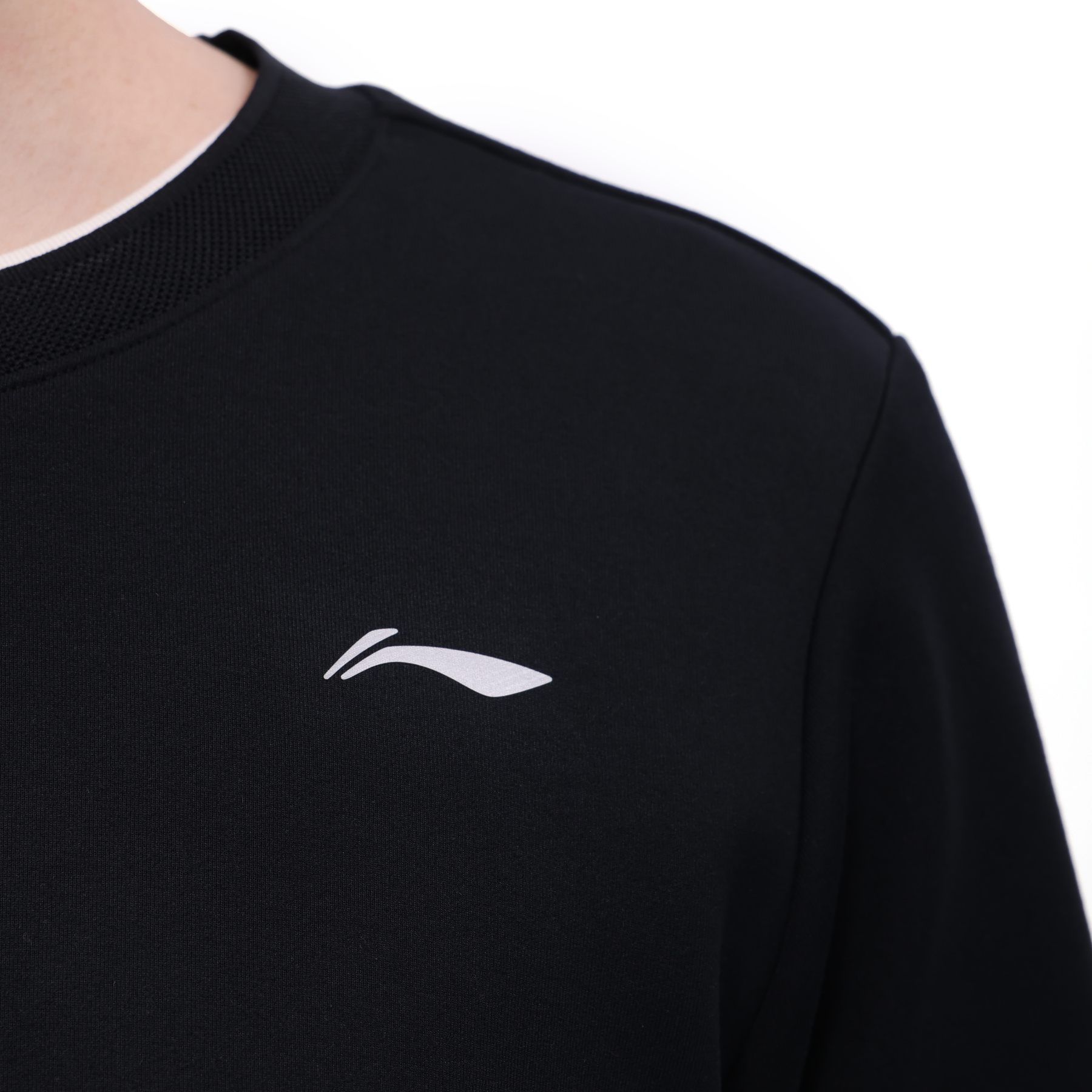 AWDW074-1 Свитшот Essentials черный